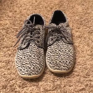 Black and white canvas sneaker
